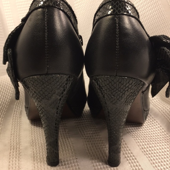 Poetic Licence London leather ankle boots w/bow - Picture 7 of 8